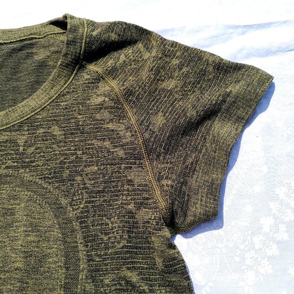 Lululemon Swiftly Tech Short Sleeve Crew - Black / Brave Olive - Size 4 - Picture 7 of 16
